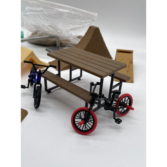 LOT of Tech Deck Fingerboard Cult Finger Bikes Tools Parts Ramps Sand - Picture 3 of 8